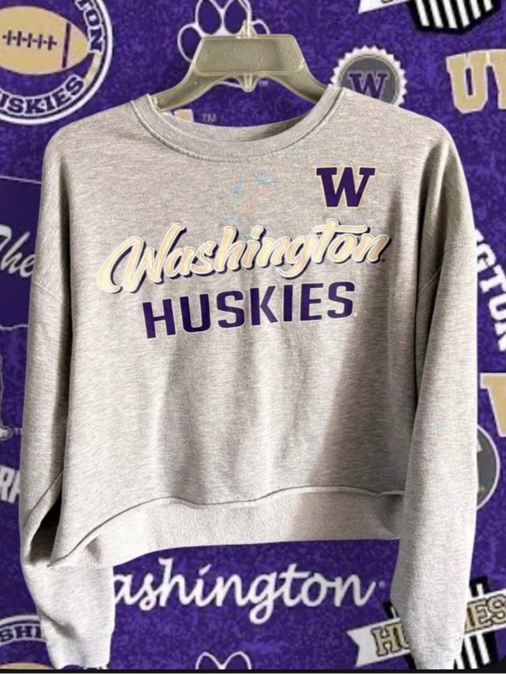 Washington Huskies Women's Gray Crewneck crop Sweatshirt size Medium